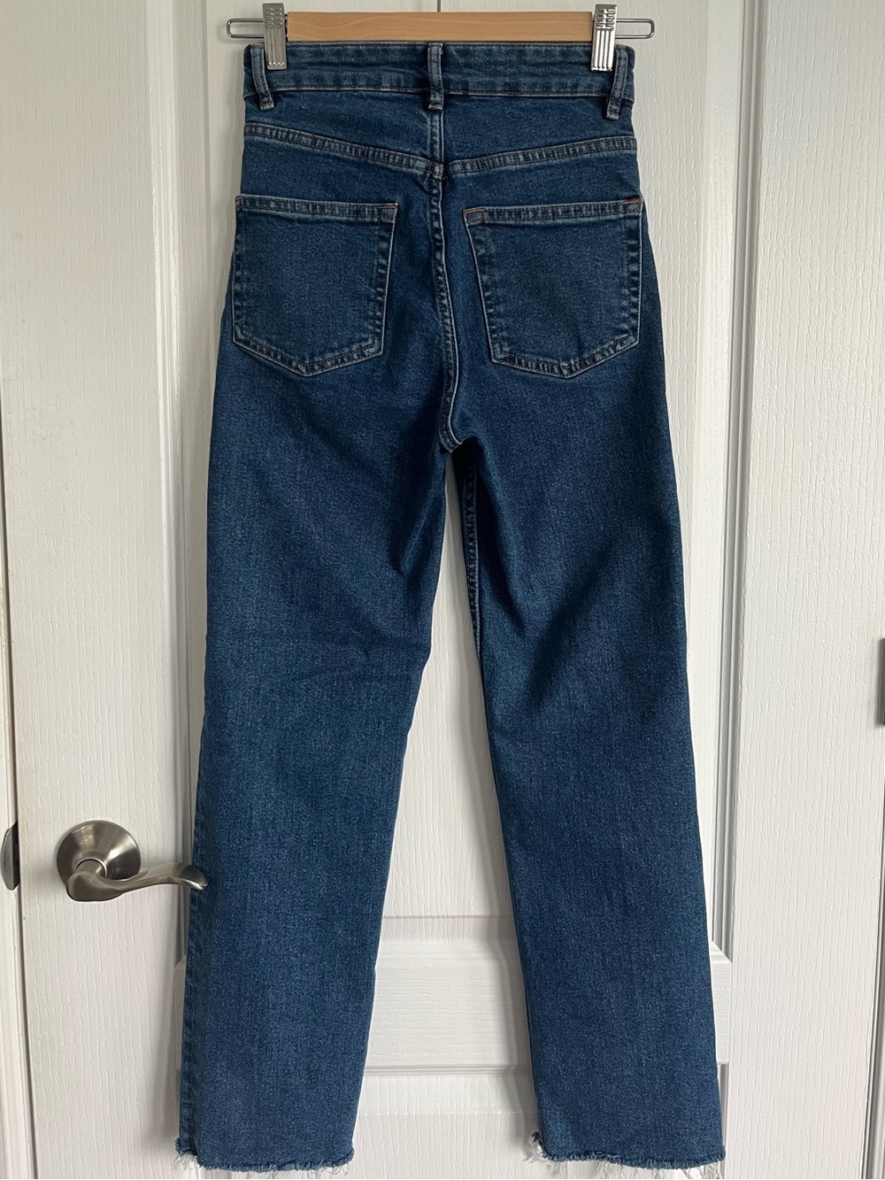 H&M Women's Dark Blue Straight-Leg Jeans with Raw Hem Look - Picture 4 of 7